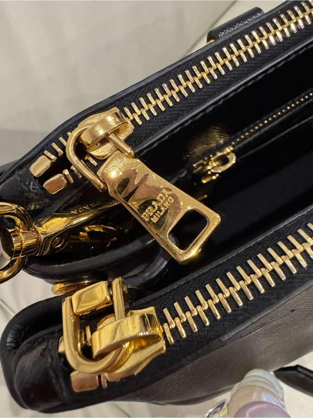 [Authentic] PRADA Saffiano Lux Galleria Medium Double Zip Tote in Black - Picture 8 of 16